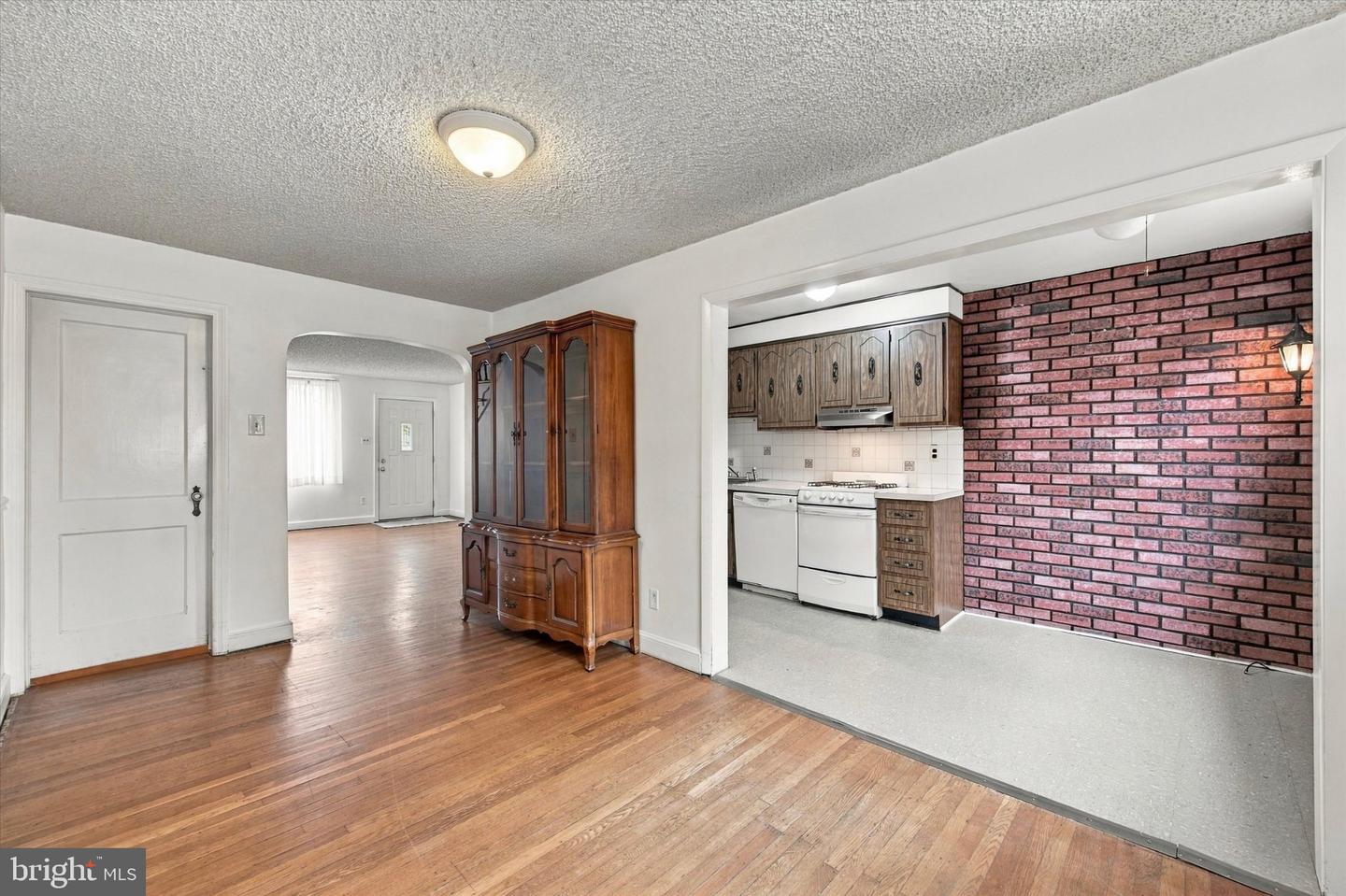 604 Rively Ave Property Photo 5