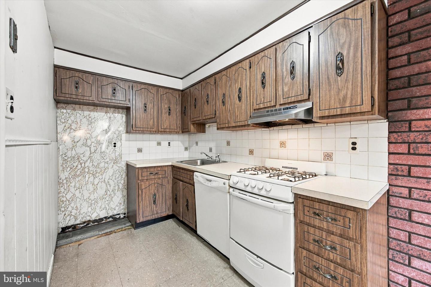 604 Rively Ave Property Photo 6