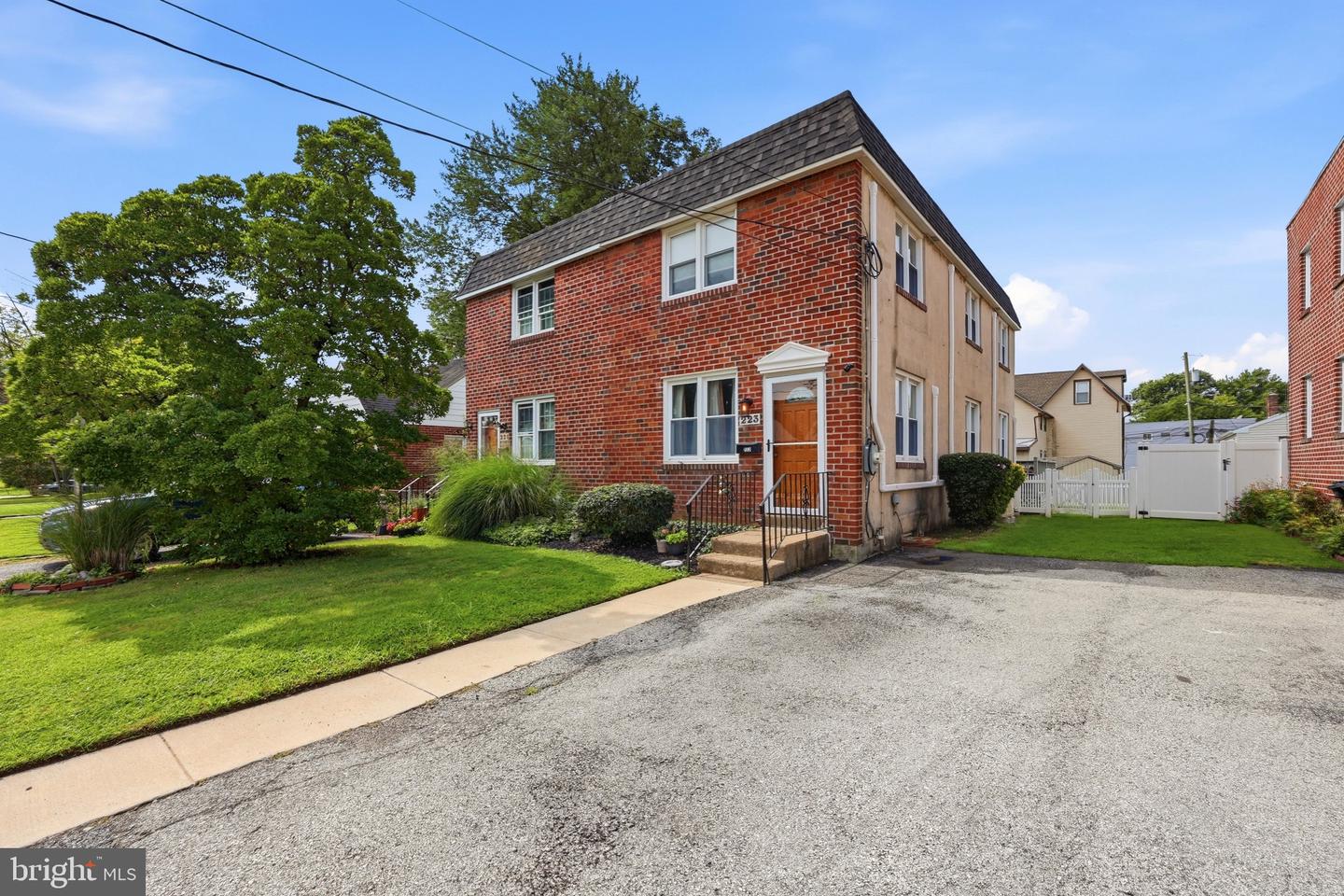 223 SWARTHMORE AVE Property Photo 1