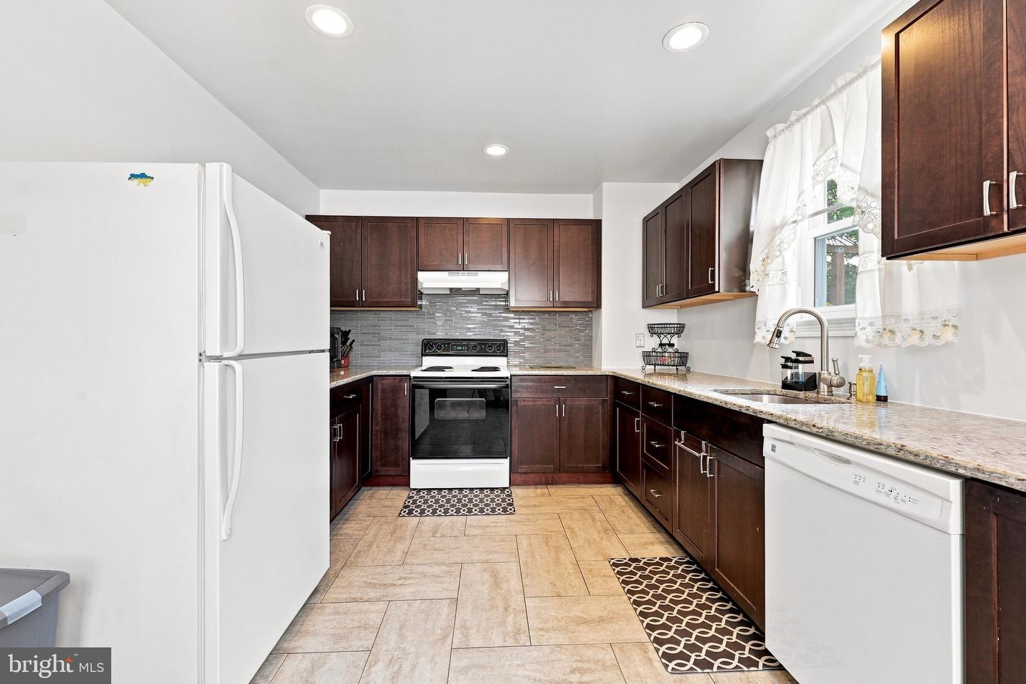 223 Swarthmore Ave Property Photo 6