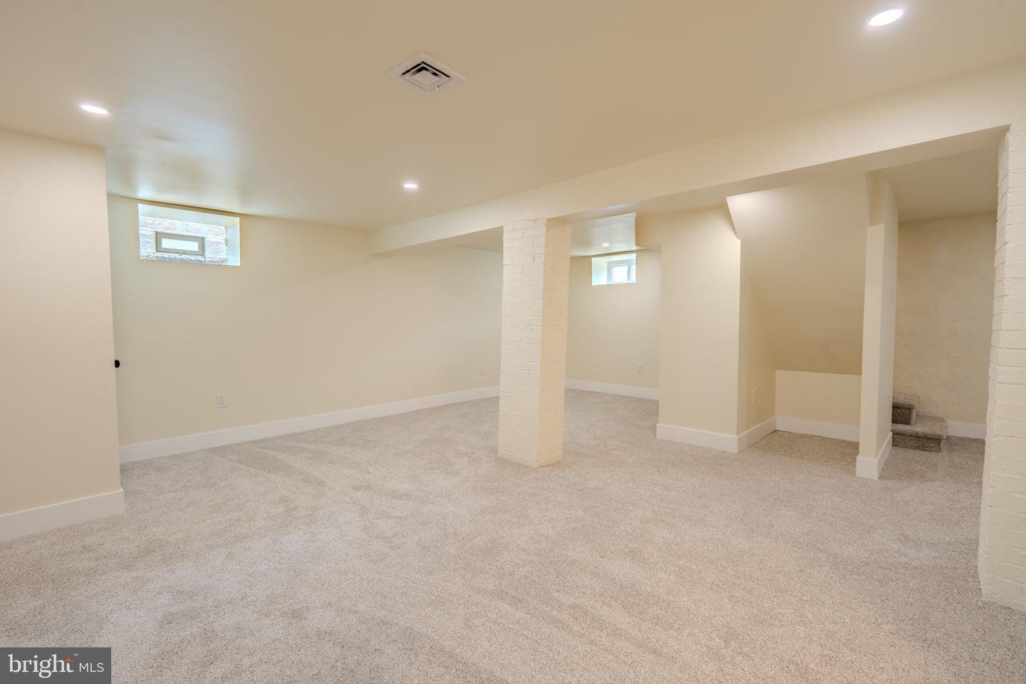 1336 Warren Ave Property Photo 19