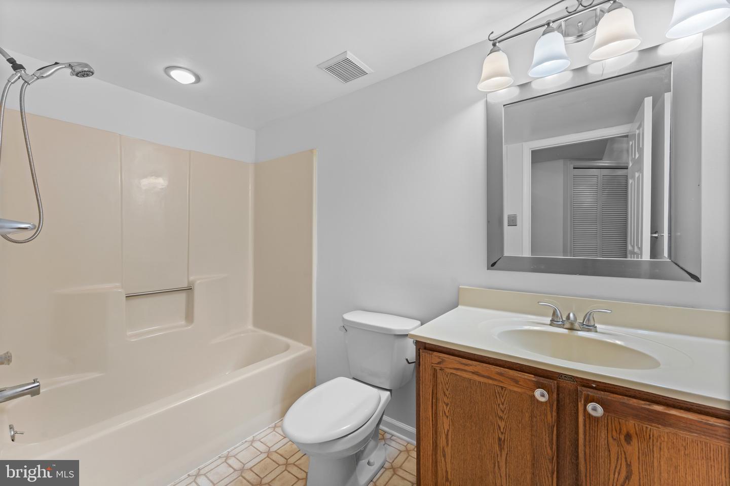 1802 N Glen Dr #1802 Property Photo 5