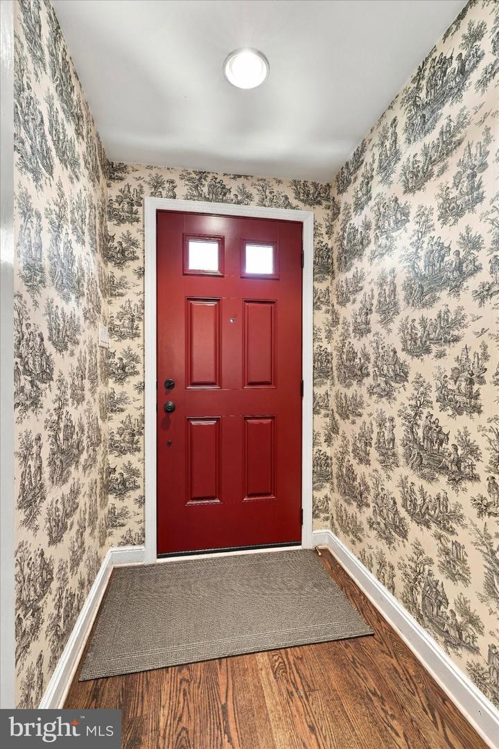 246 Lenox Rd Property Photo 3