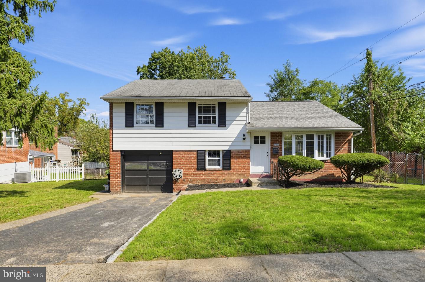 934 Longford Rd Property Photo 1