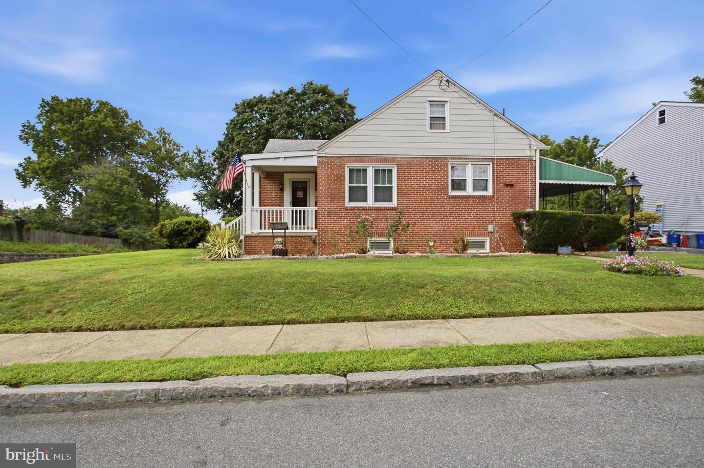 2 Myrtle Ave Property Photo 3
