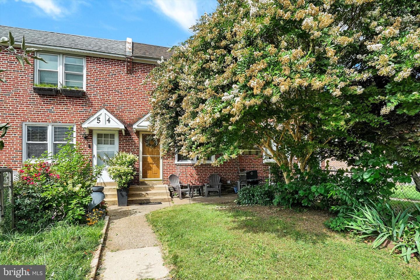 52 Folcroft Ave Property Photo 3