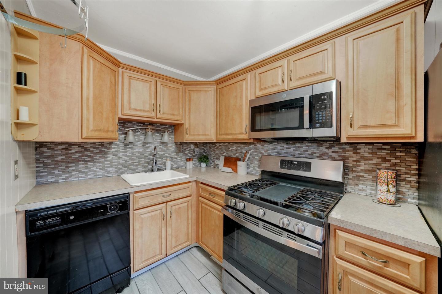 52 Folcroft Ave Property Photo 8