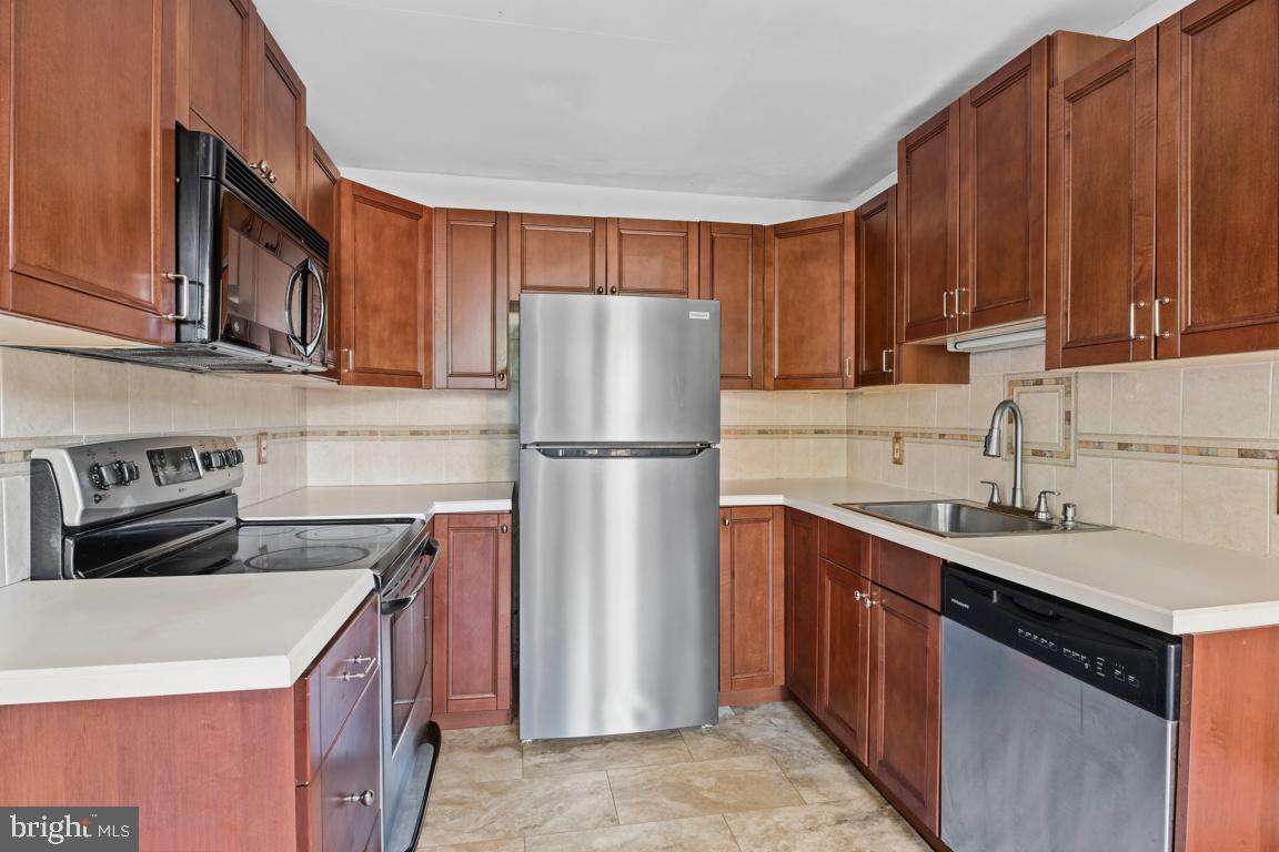 906 Burmont Rd Property Photo 12