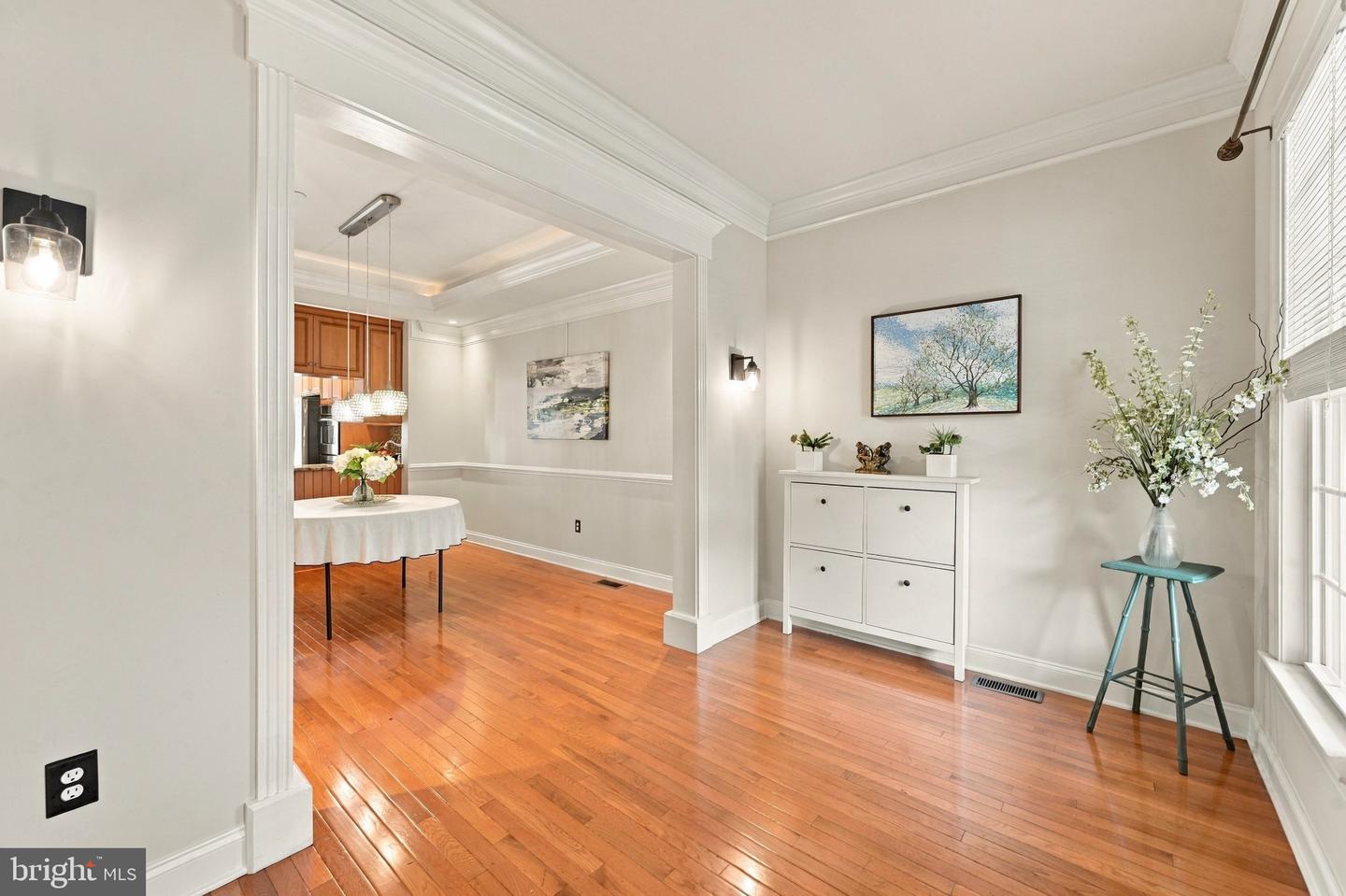 120 Victoria Sq Property Photo 3