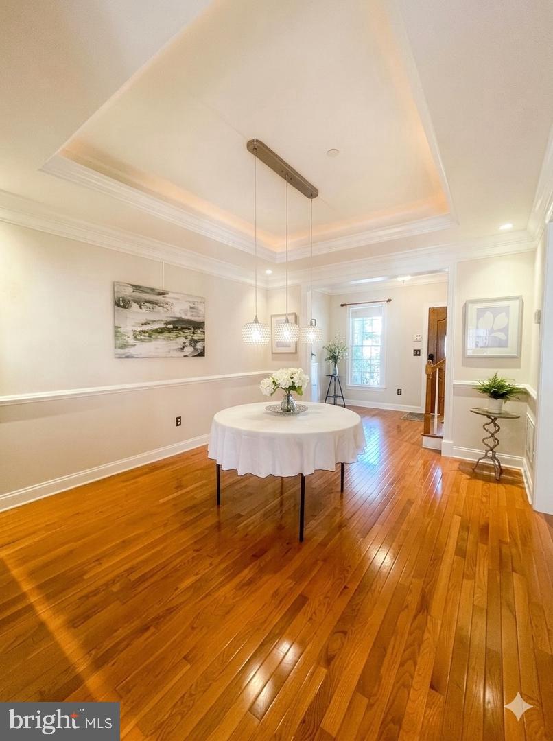 120 Victoria Sq Property Photo 6