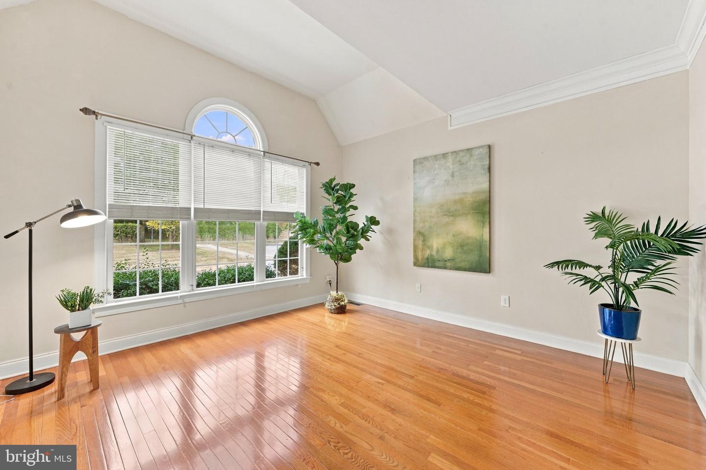 120 Victoria Sq Property Photo 7