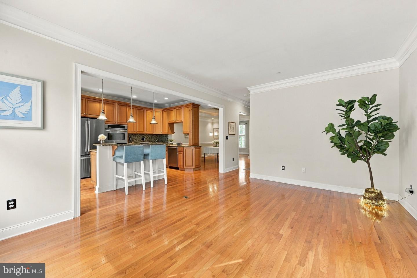 120 Victoria Sq Property Photo 10