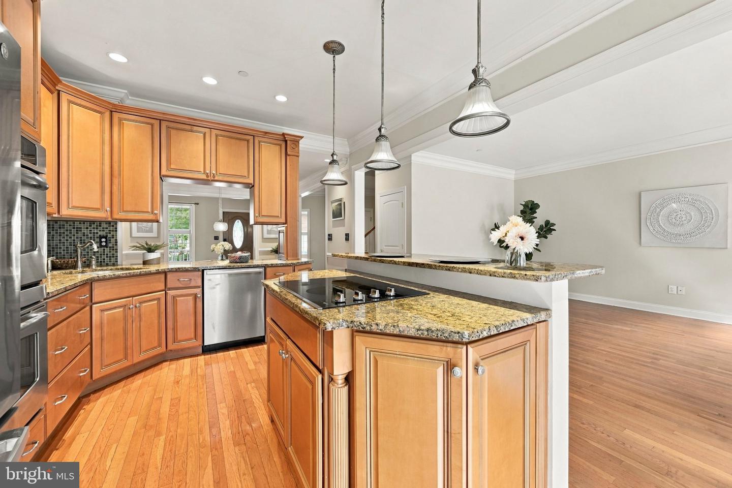 120 Victoria Sq Property Photo 12