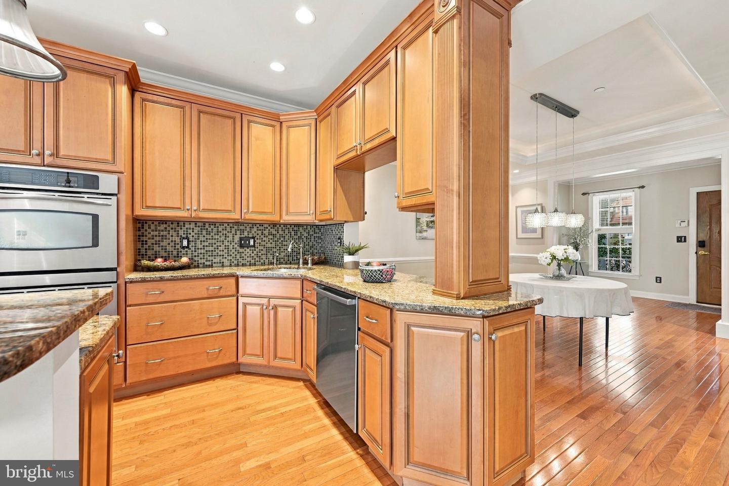 120 Victoria Sq Property Photo 14