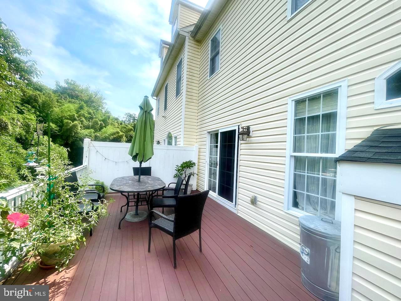 120 Victoria Sq Property Photo 16