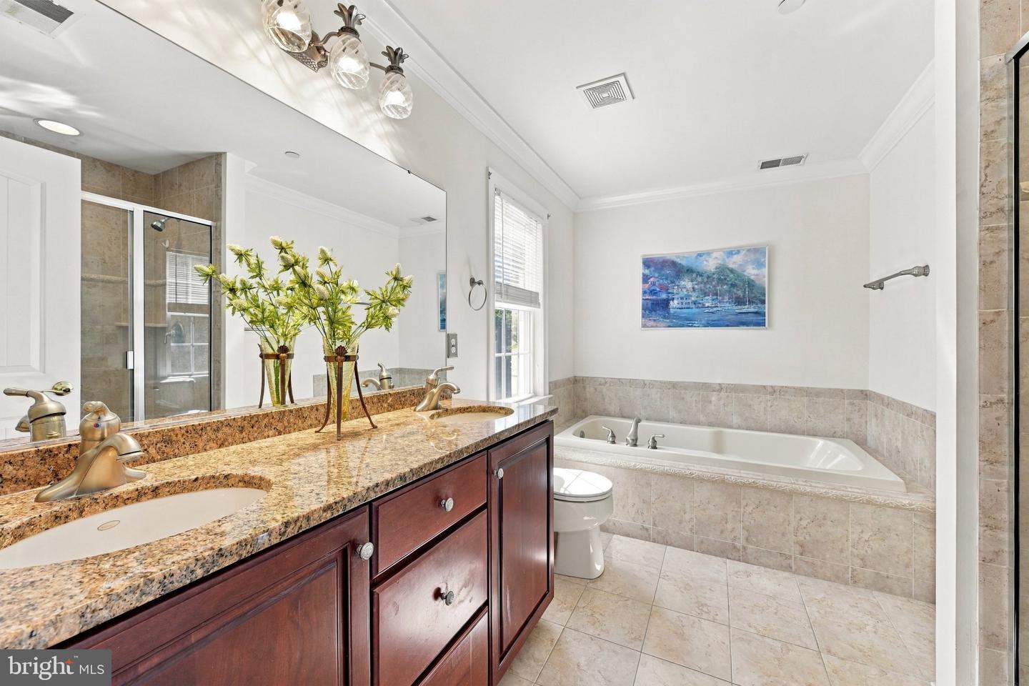 120 Victoria Sq Property Photo 26