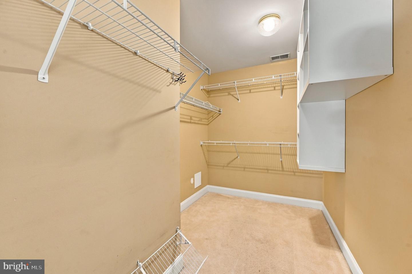 120 Victoria Sq Property Photo 29