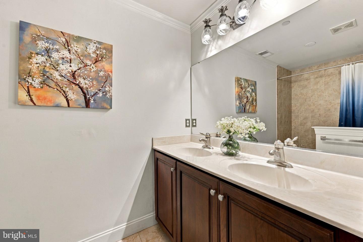 120 Victoria Sq Property Photo 31