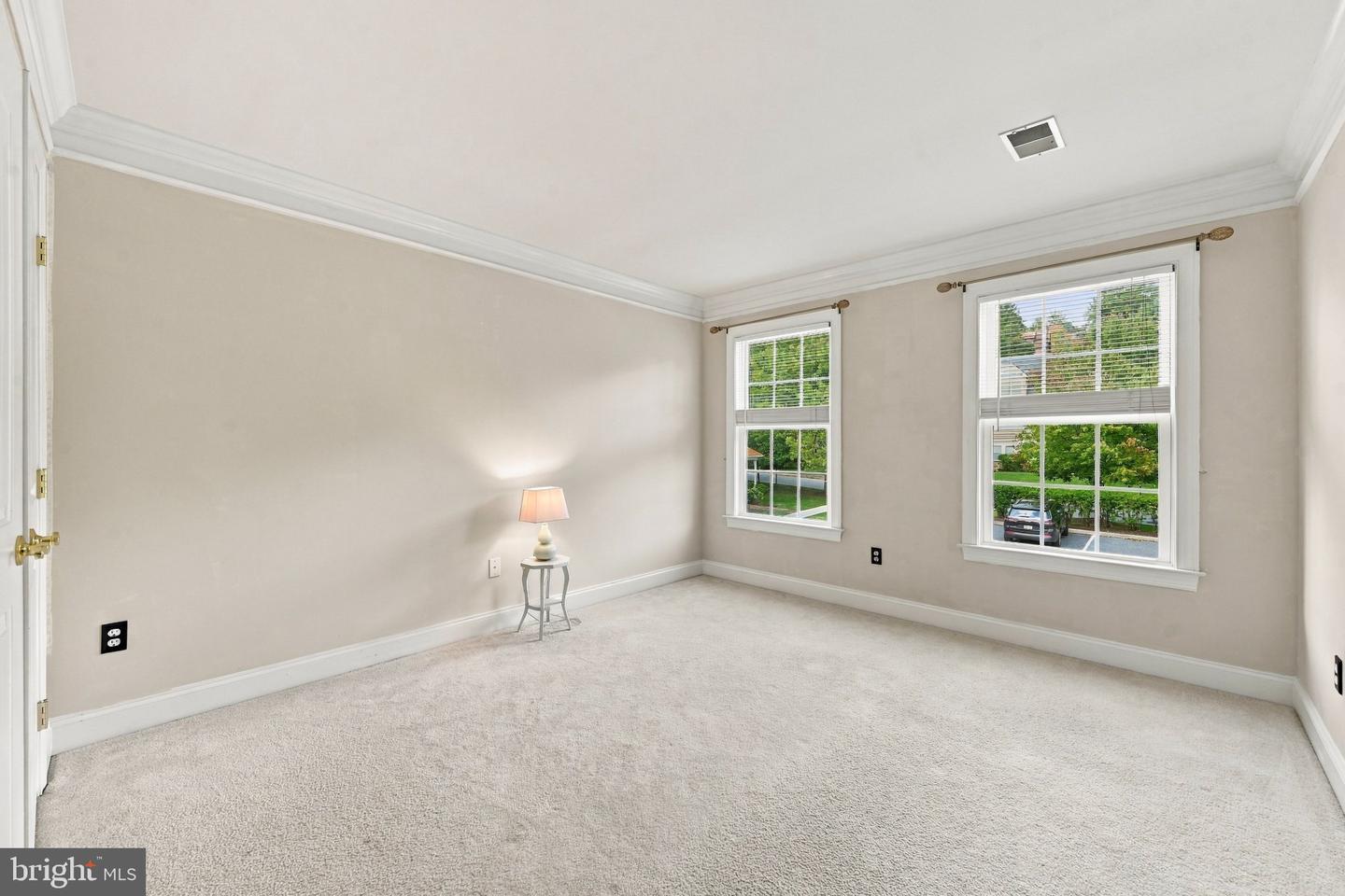 120 Victoria Sq Property Photo 33