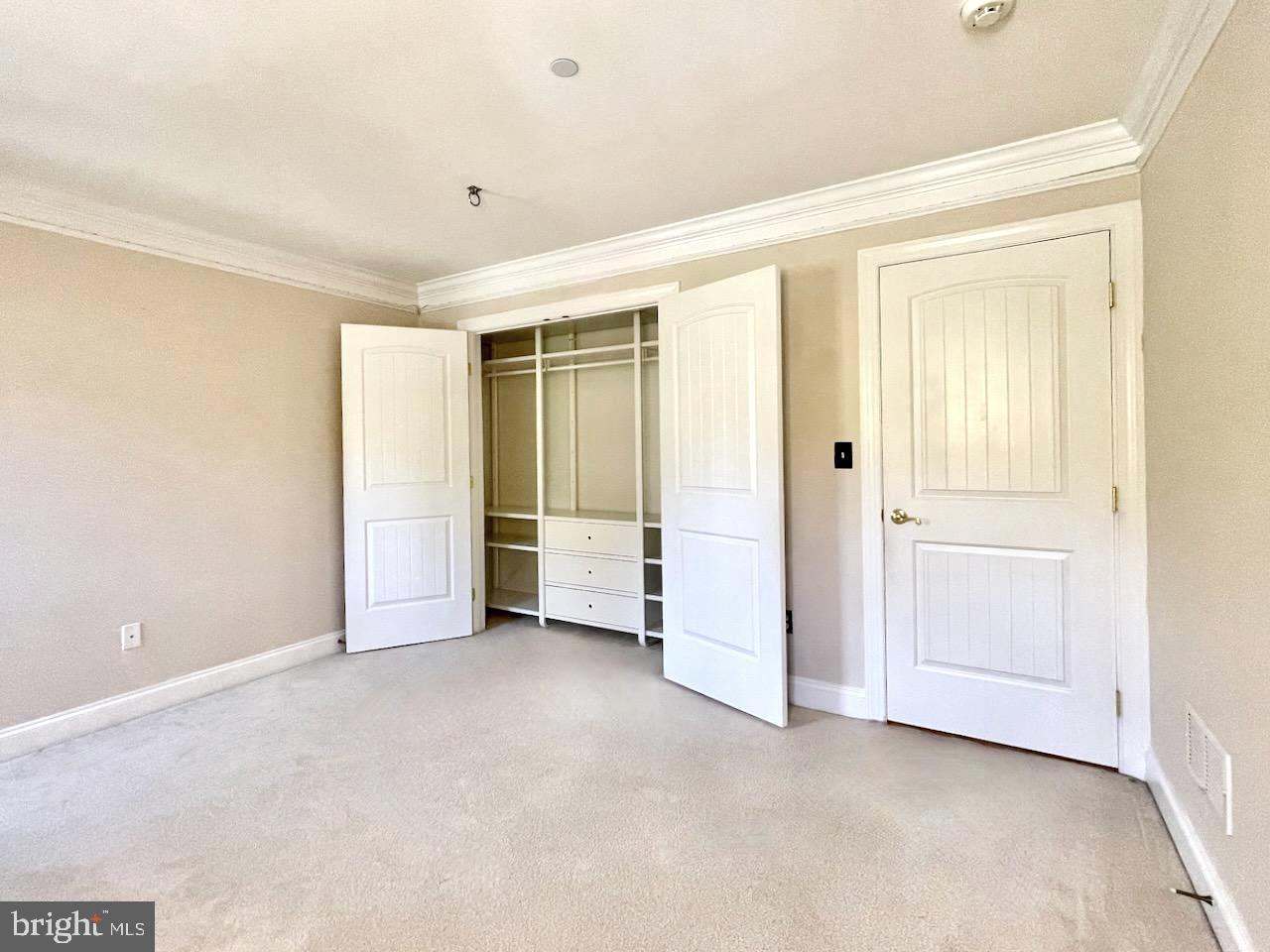 120 Victoria Sq Property Photo 35