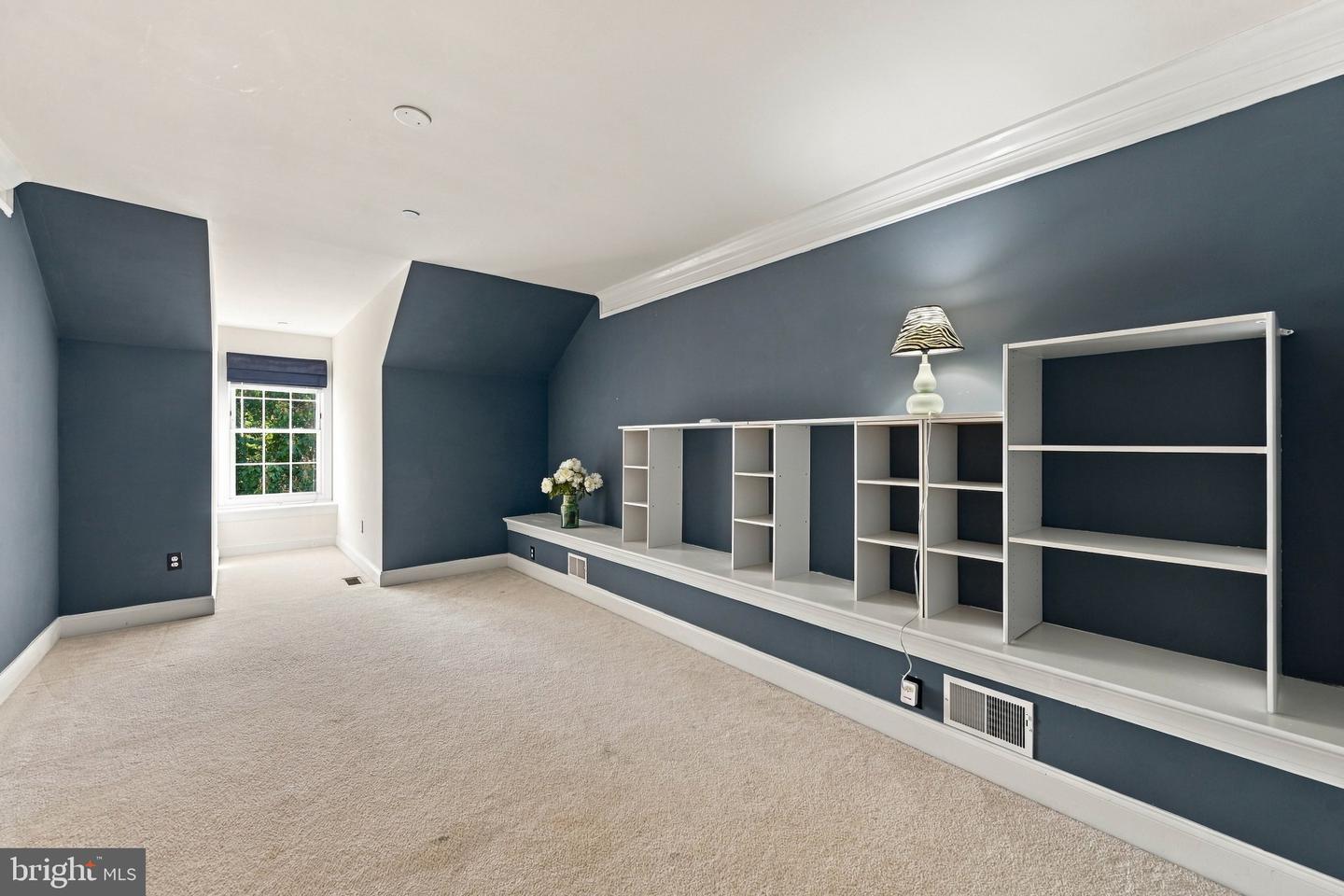 120 Victoria Sq Property Photo 38