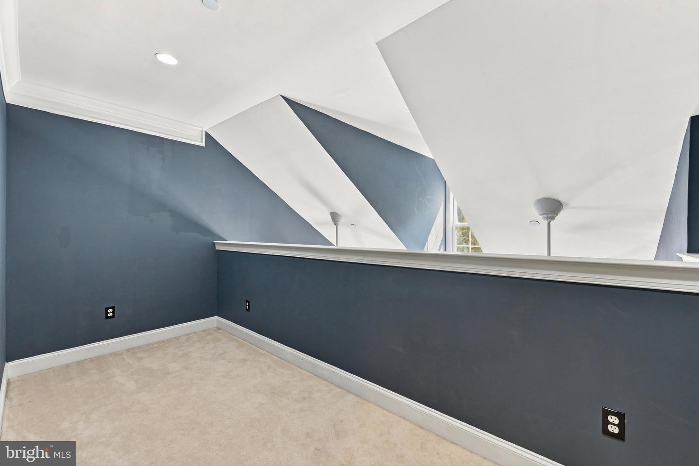 120 Victoria Sq Property Photo 42
