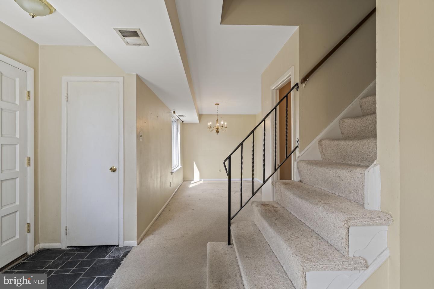 700 Ardmore Ave #302 Property Photo 5