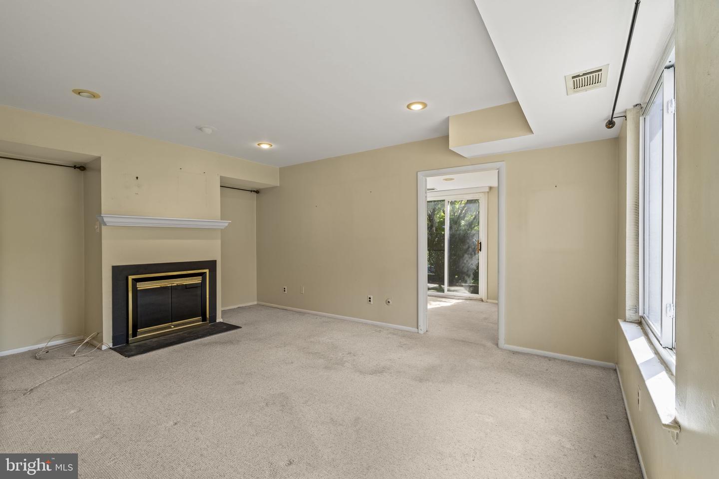 700 Ardmore Ave #302 Property Photo 7