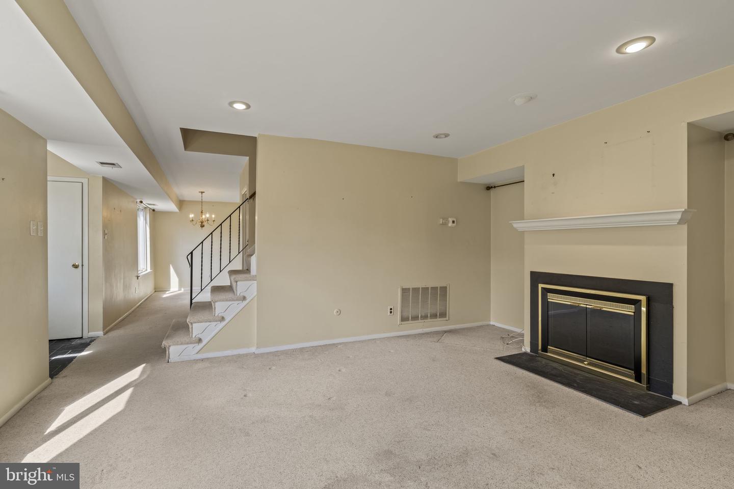 700 Ardmore Ave #302 Property Photo 8