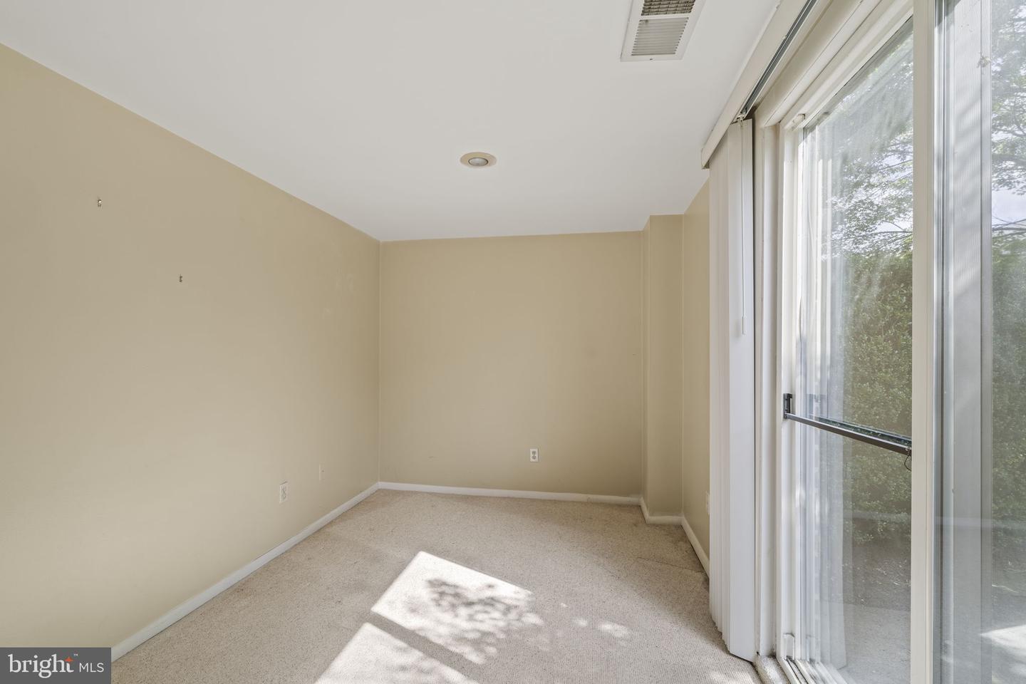 700 Ardmore Ave #302 Property Photo 11