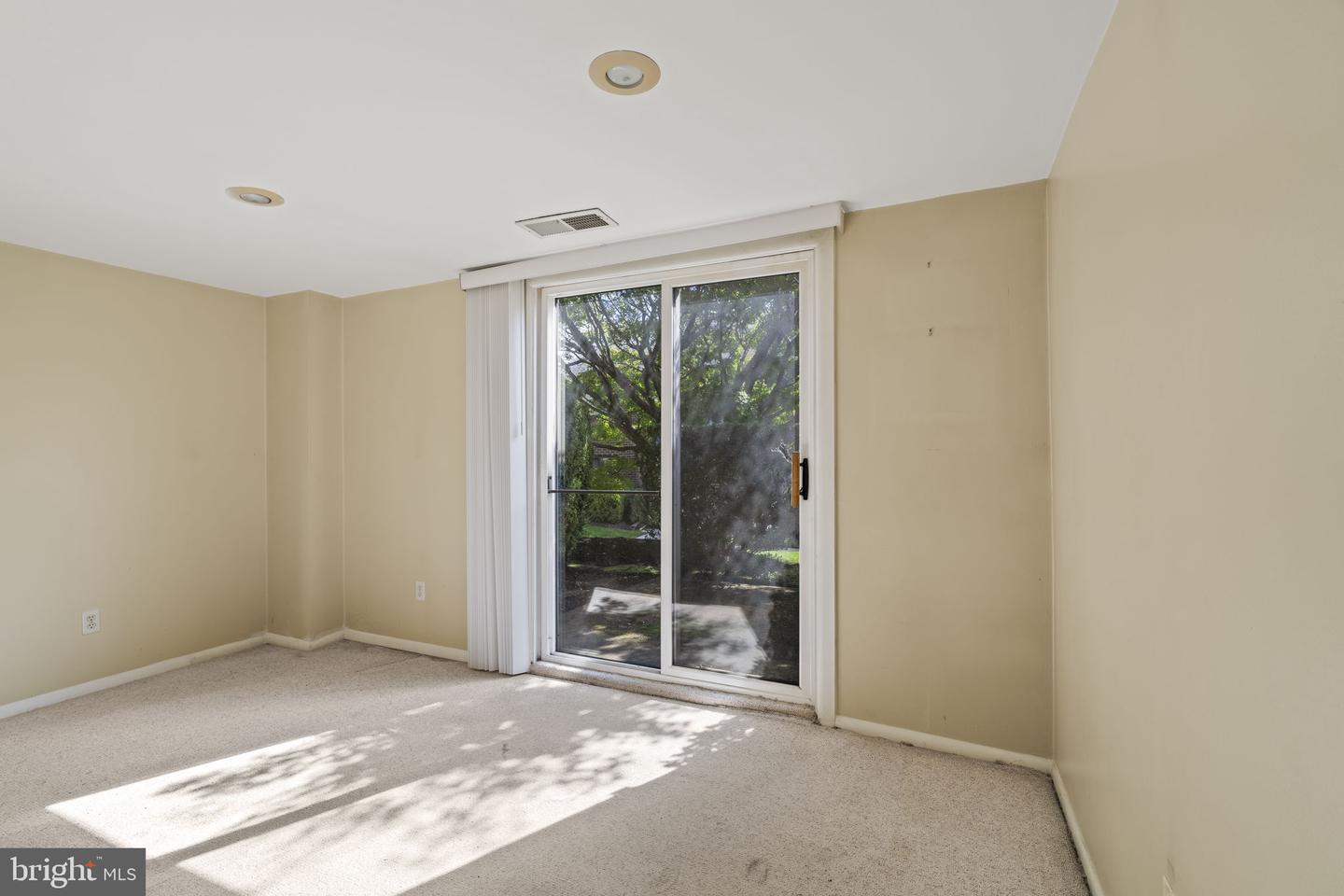 700 Ardmore Ave #302 Property Photo 12
