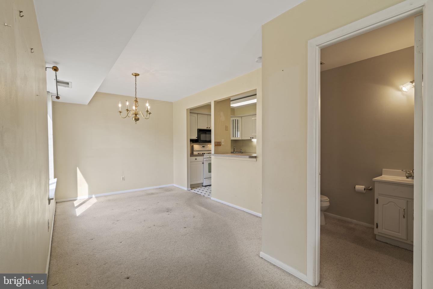 700 Ardmore Ave #302 Property Photo 16