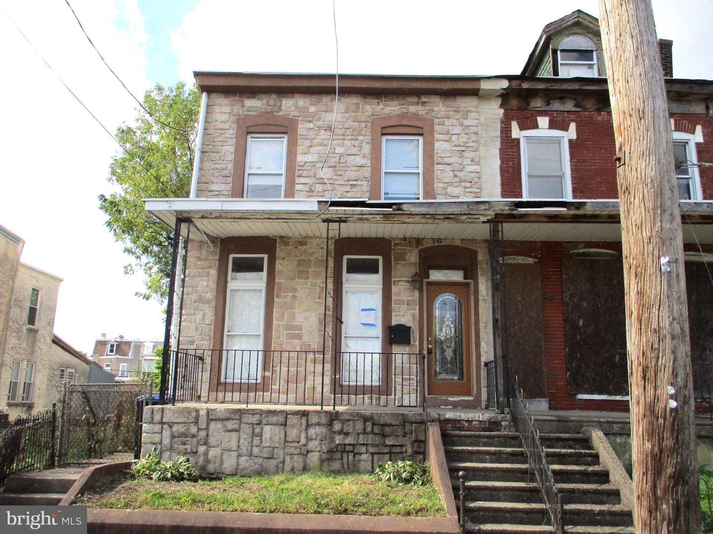 350 PARKER ST Property Photo 1