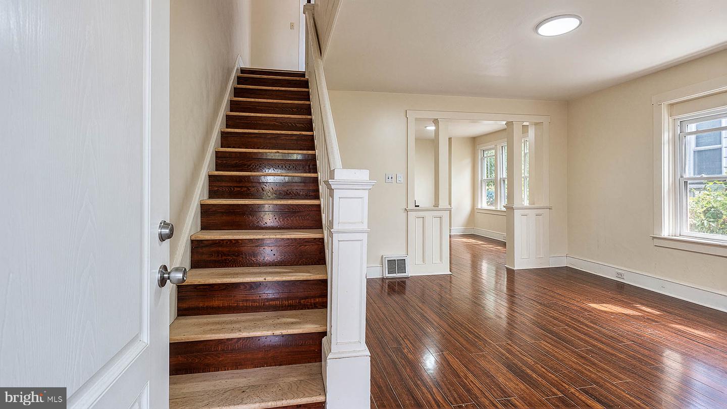 2611 Lindsay St Property Photo 6