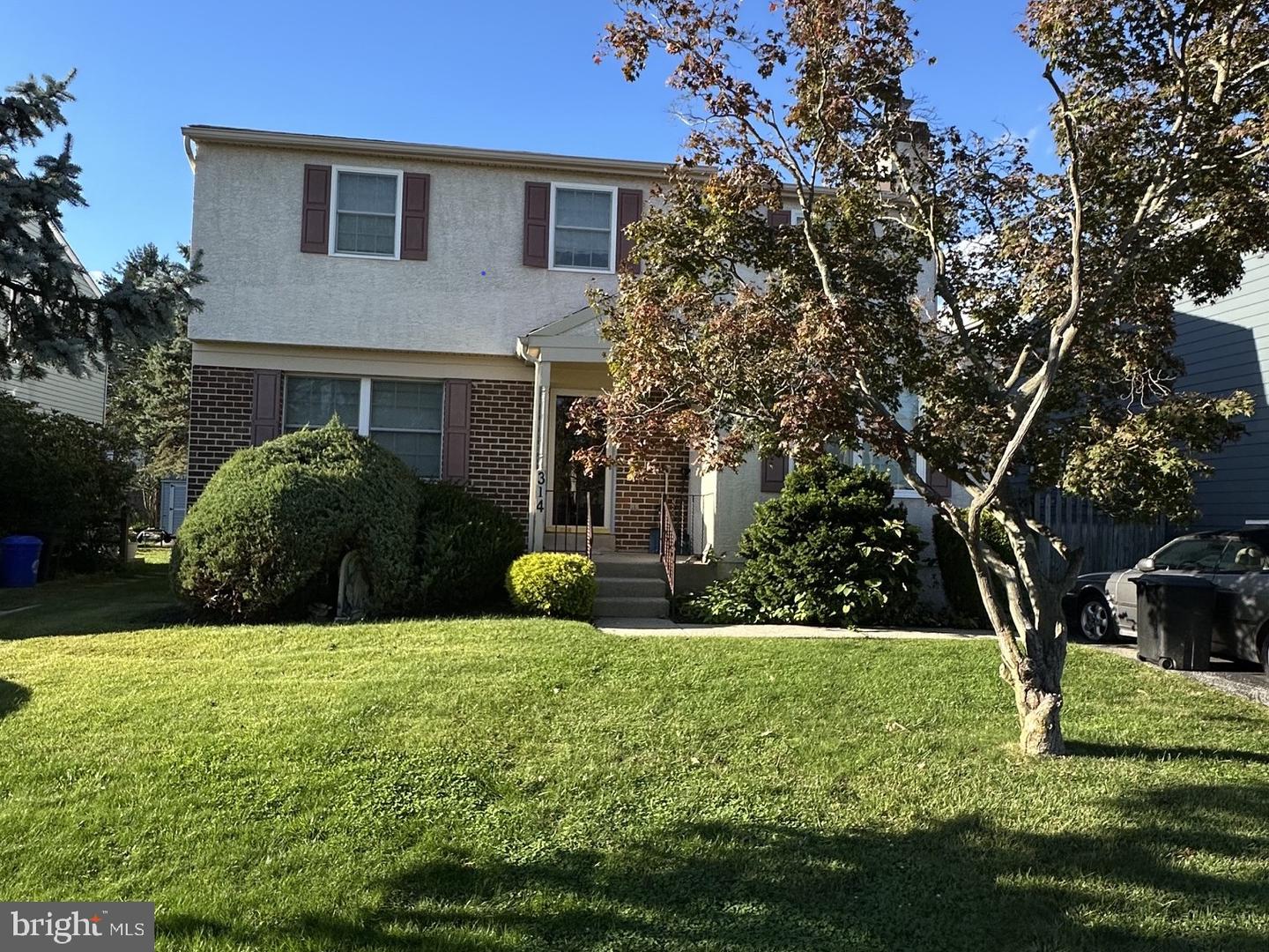 314 GREENBRIAR LN Property Photo 1