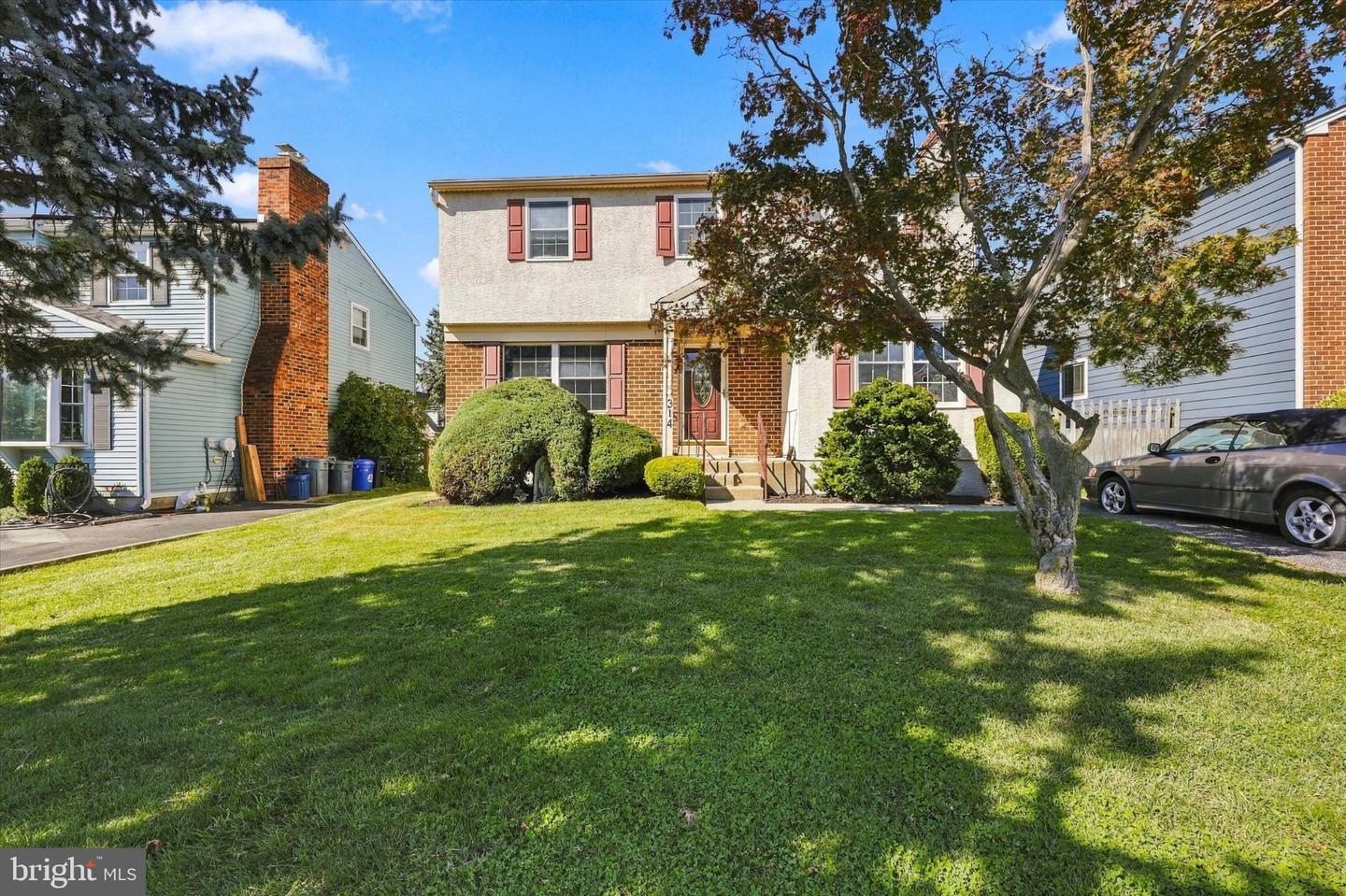 314 Greenbriar Ln Property Photo 3