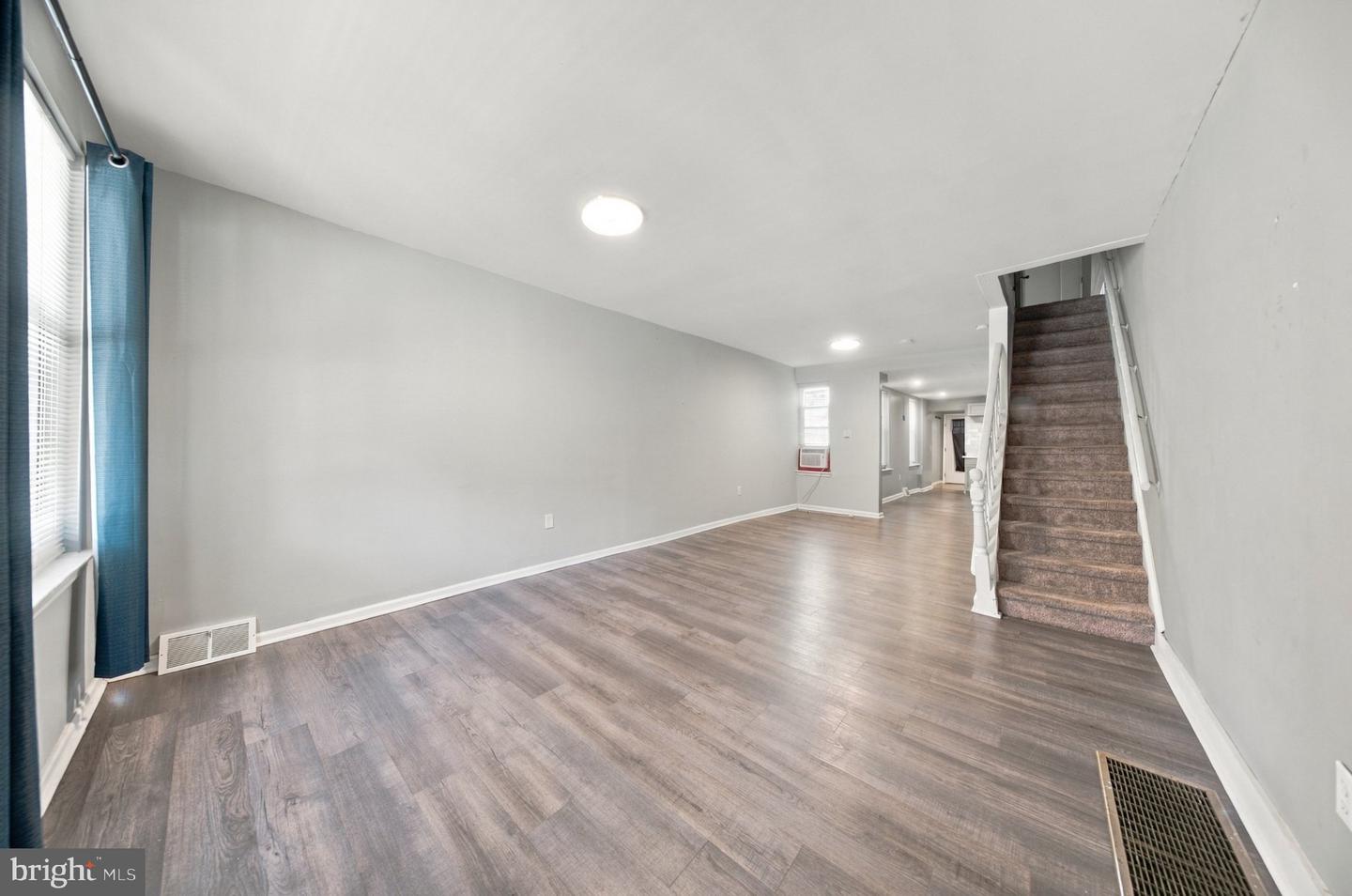 1435 Edgmont Ave Property Photo 4