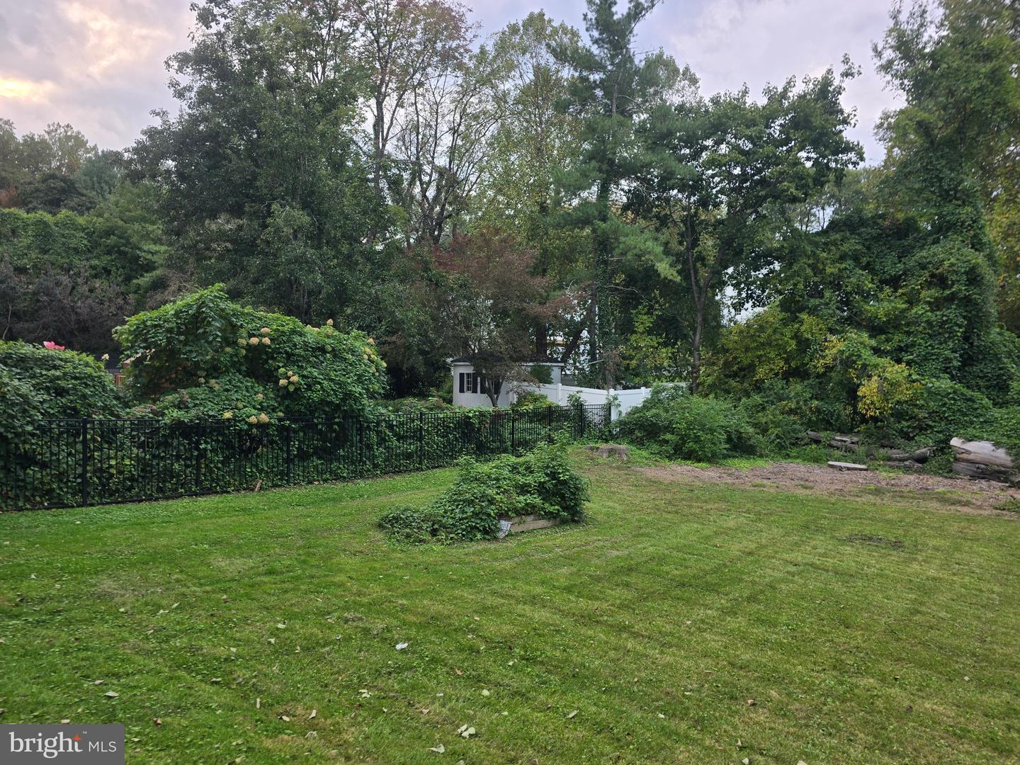 708 Camp Woods Rd Property Photo 6