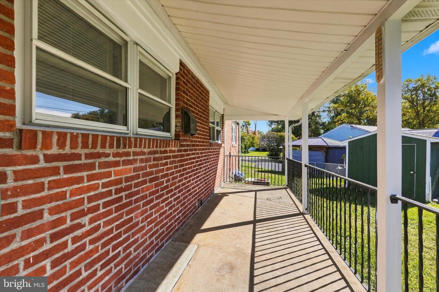 2105 N Bent Ln Property Photo 2