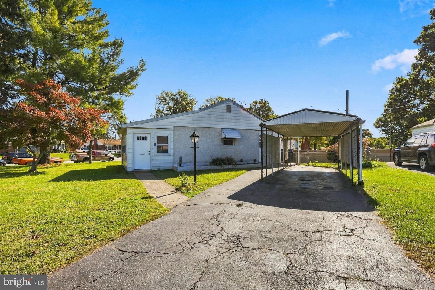 2105 N Bent Ln Property Photo 3