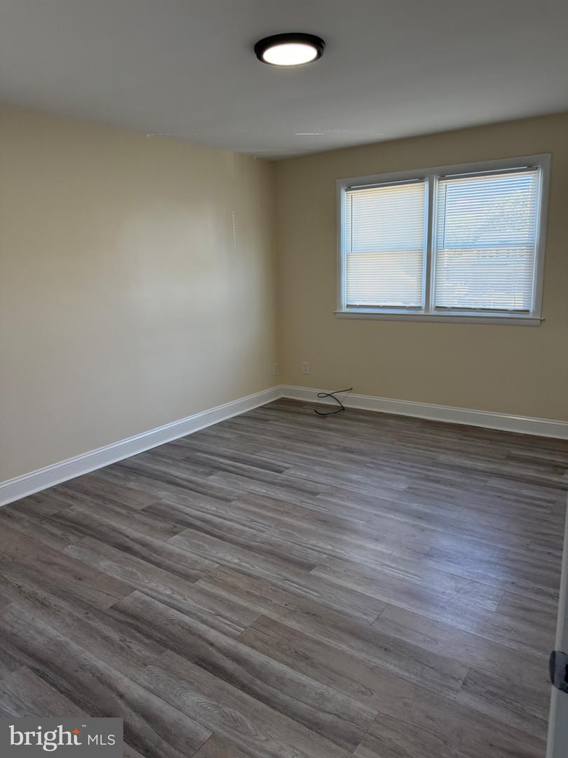 314 Chester Ave Property Photo 4