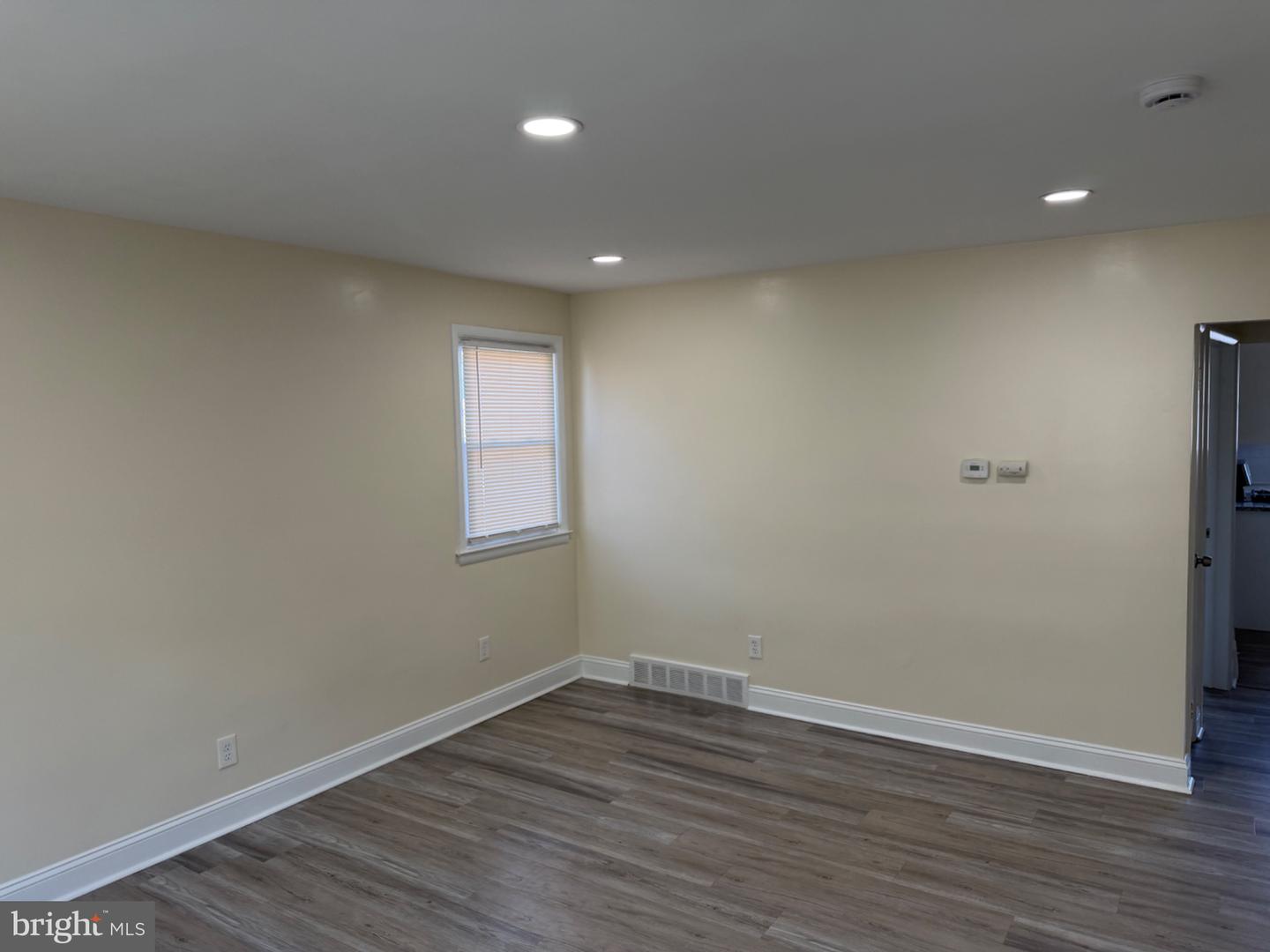 314 Chester Ave Property Photo 5