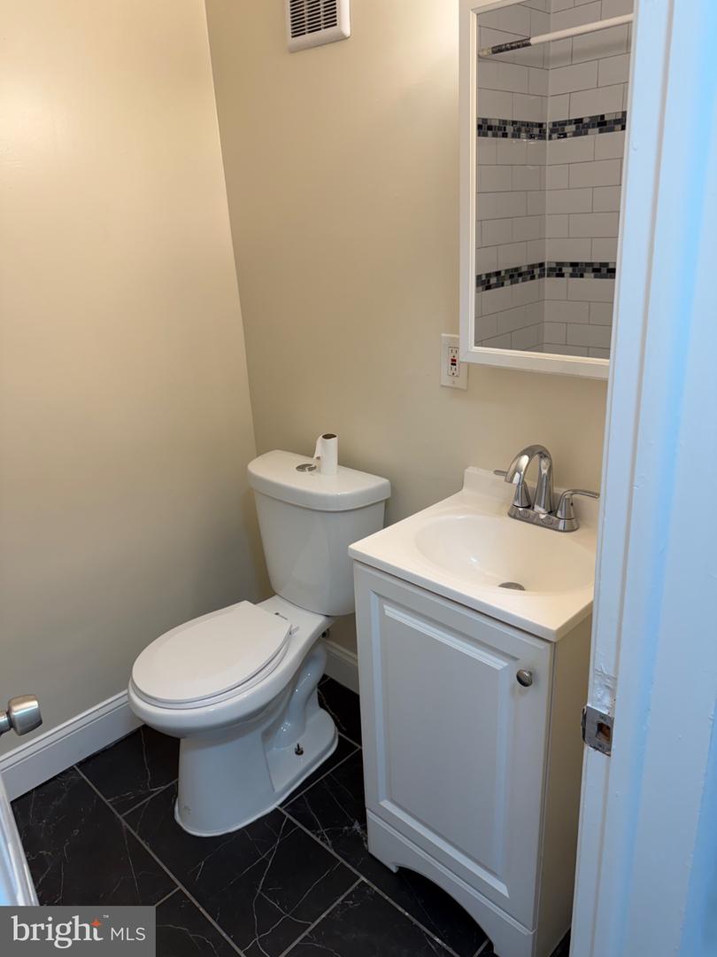 314 Chester Ave Property Photo 16