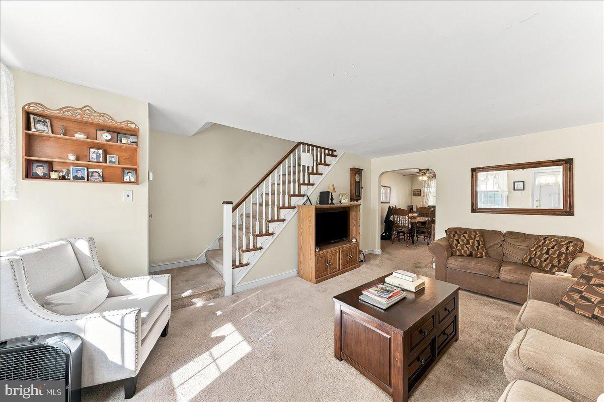 1117 Stratford Rd Property Photo 5