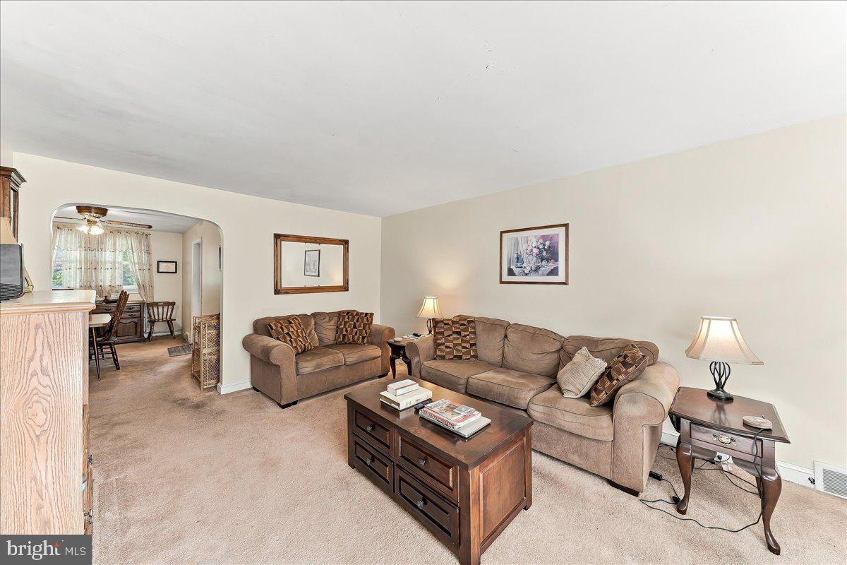 1117 Stratford Rd Property Photo 6