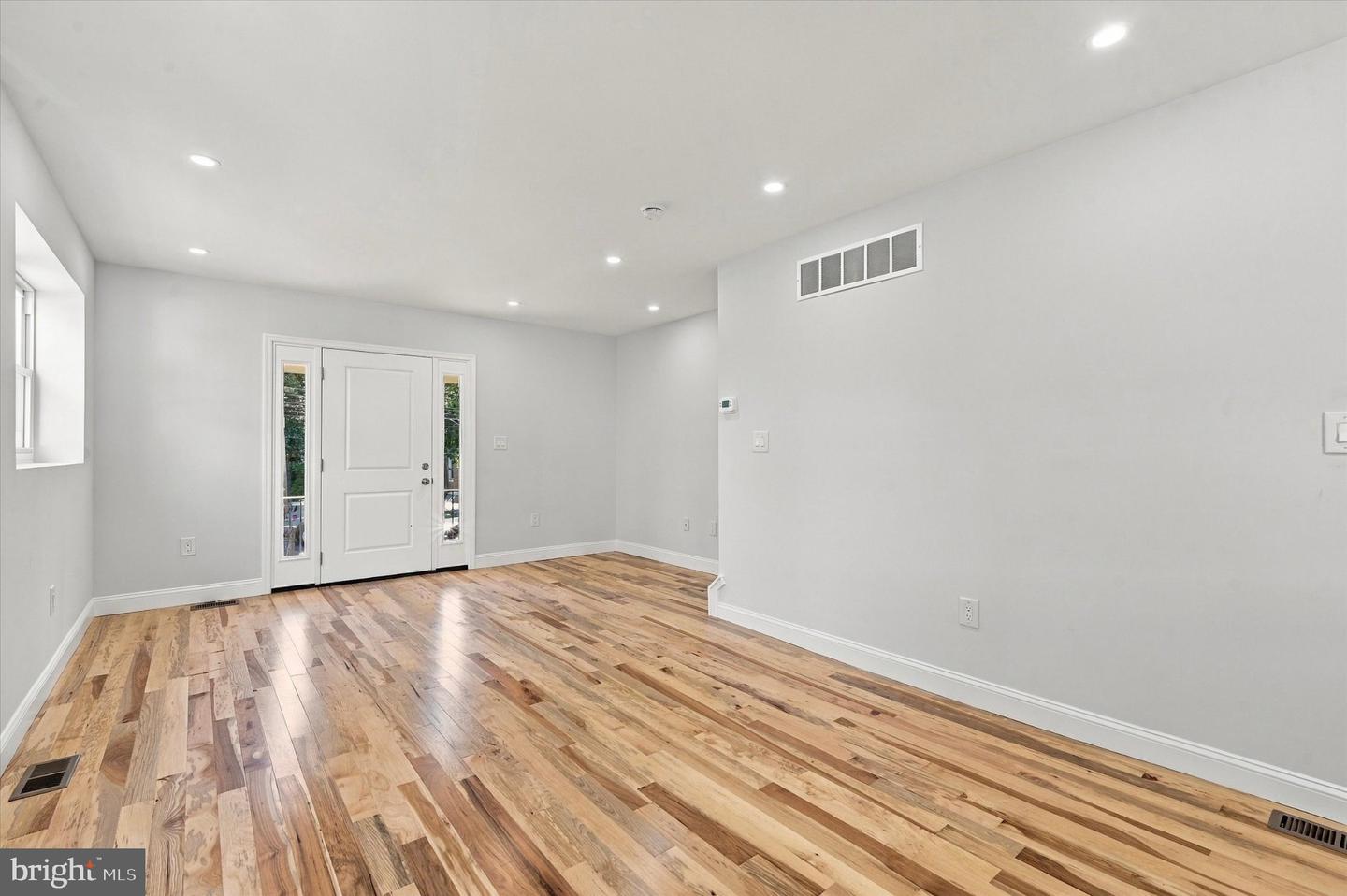 4709 Woodland Ave Property Photo 4