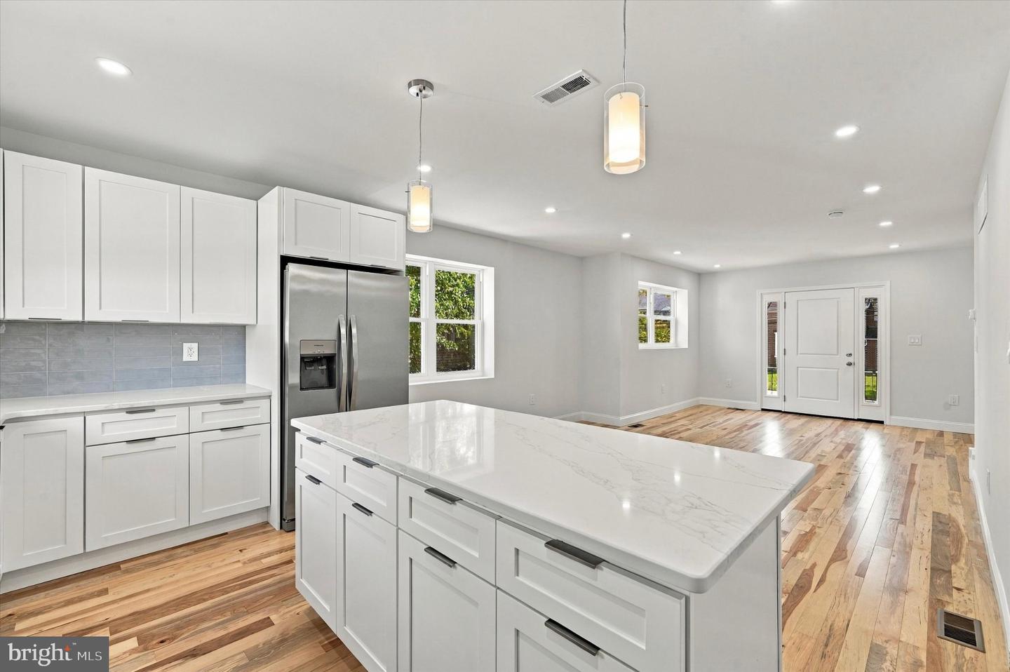 4709 Woodland Ave Property Photo 8