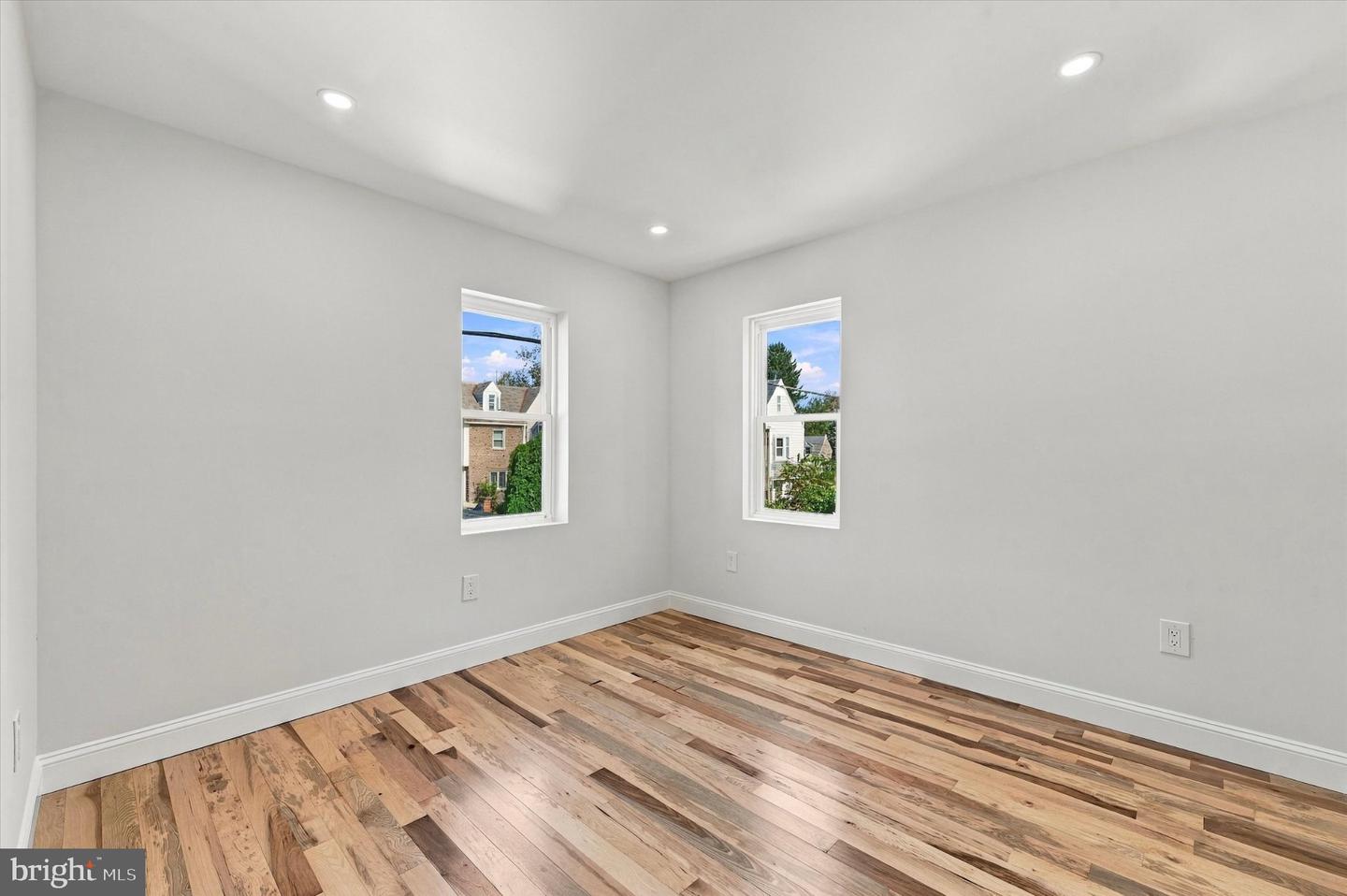 4709 Woodland Ave Property Photo 12