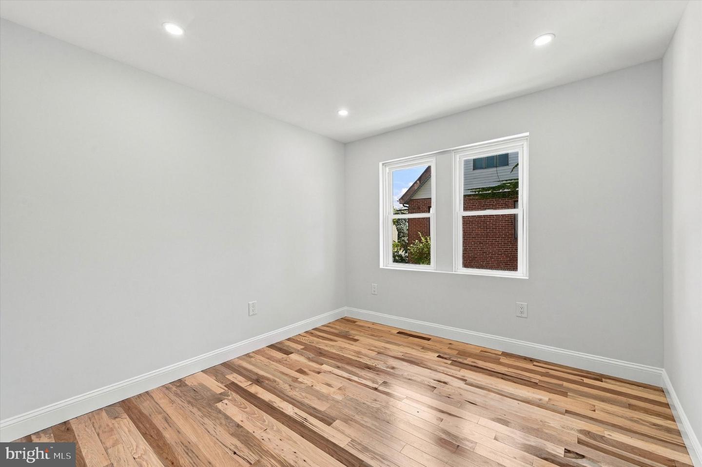 4709 Woodland Ave Property Photo 13