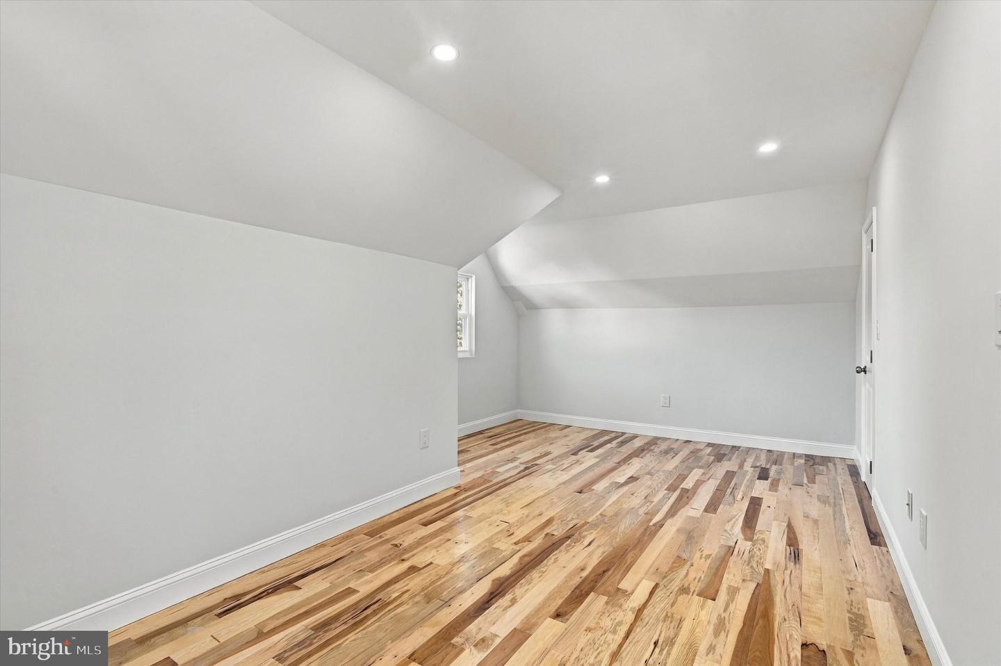 4709 Woodland Ave Property Photo 15